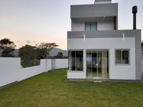 Casa de praia / campo próximo Balneário dos Açores